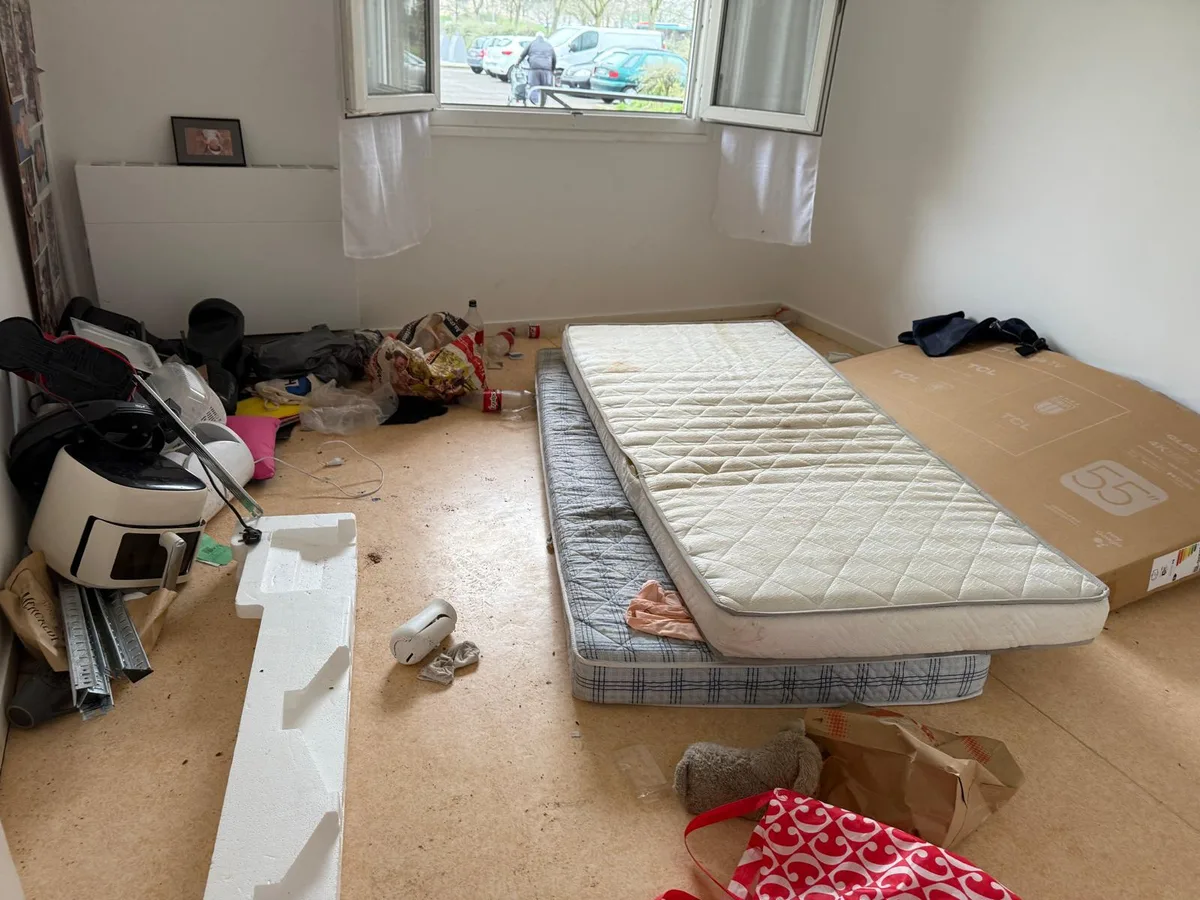 Avant intervention — Désencombrement et remise en état d’une chambre