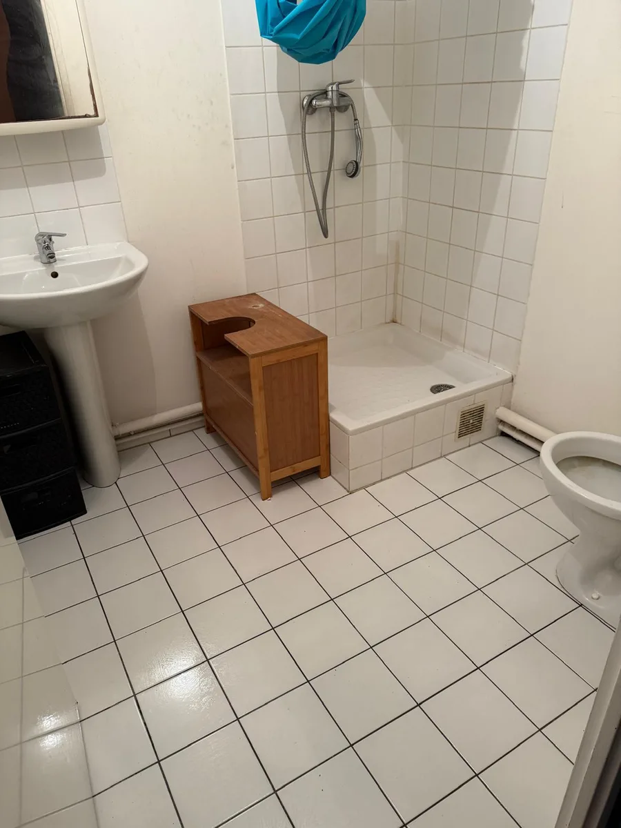 Après intervention — Nettoyage et désinfection d’une salle de bain insalubre